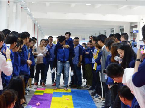 坚贞立志，永葆精神，奋勇领先，不负青春