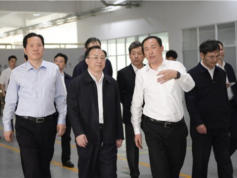 江苏省省长吴政隆莅临pp电子集团走访调研
